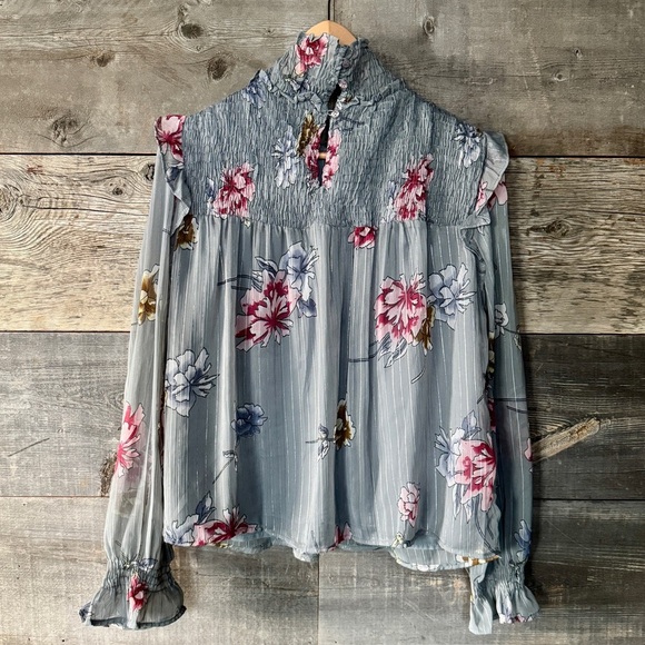 Walter Baker Floral Smocked Ruffle Blouse Gray Pink Flounce Feminine Romantic M - Picture 8 of 12